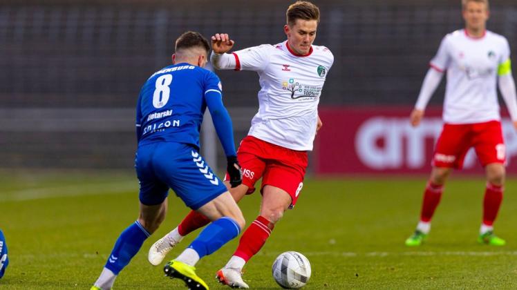 Mateusz Ciapa (re.) hatte den VfB Lübeck gegen den Spitzenreiter zwischenzeitlich in Führung gebracht.