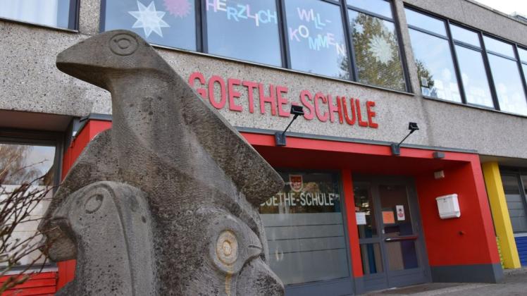Die Grundschule Goethe-Schule ist die kleinste in Quickborn. Weil das Gebäude knapp 60 Jahre alt und ein Sanierungsfall ist, sollte die Schulgemeinschaft dauerhaft auf das Gelände des Elsensee-Gymnasiums ziehen. Nun hat die SPD andere Pläne.