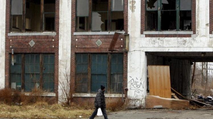 Verfallene Packard-Fabrik in Detroit: Nicht nur in der einstigen US-Autometropole herrscht verbreitet Armut (Archiv). Verfallene Packard-Fabrik in Detroit: Nicht nur in der einstigen US-Autometropole herrscht verbreitet Armut (Archiv).