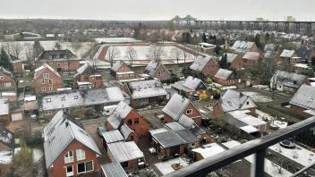 Am Donnerstag strahlten viele Hausdächer in Rendsburg weiß: Der Winter feierte ein Comeback in Norddeutschland.