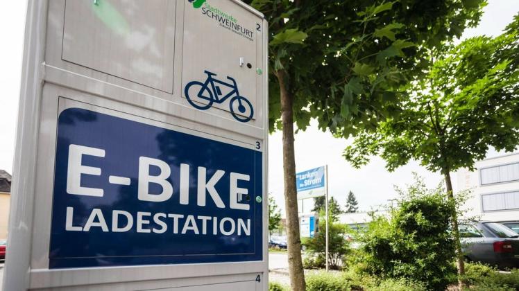Stromtankstellen für E-Bikes gibt es bereits in anderen Orten bundesweit. Nun könnten sie auch in Tangstedt kommen.