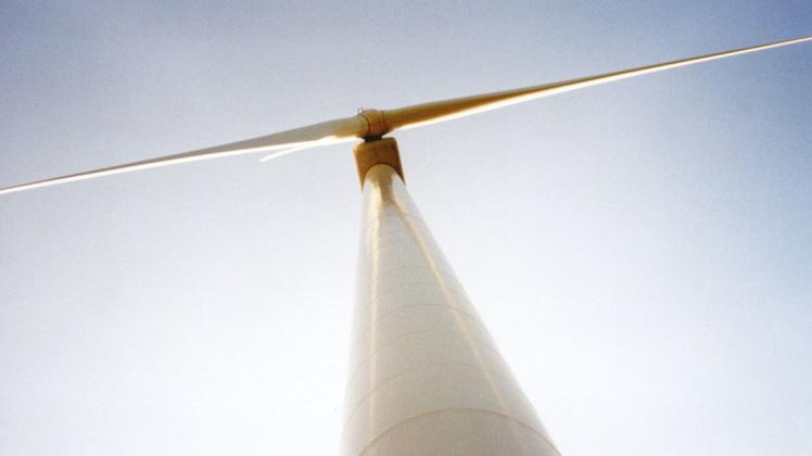 Eine aktuelle Windkraftanlage im Prokon-Windpark in Horst, der erneuert werden soll.