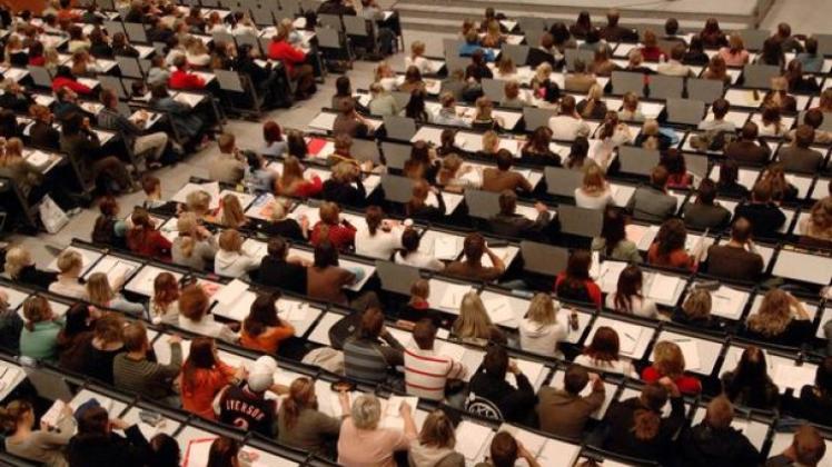 Überall volle Hörsäle: In Deutschland sind mehr als 2,2 Millionen Studenten eingeschrieben - so viele wie noch nie. (Bild: dpa) Überall volle Hörsäle: In Deutschland sind mehr als 2,2 Millionen Studenten eingeschrieben - so viele wie noch nie. (Bild: dpa)