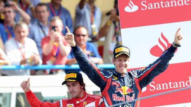 Sebastian Vettel (r) kann bereits beim nächsten Rennen den WM-Titel klarmachen.