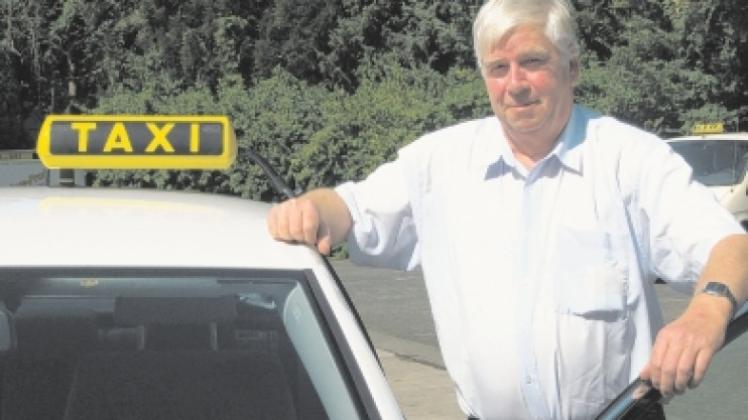 Ein Urgestein des Taxigeschäfts: Karl Mönkemeier kennt Land und Leute ganz genau. 