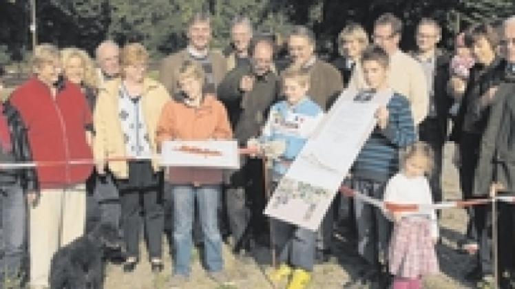 Der symbolische Start der Initiative für einen „Naschwald“ am Piesberg fand jetzt mit allen Beteiligten statt. 