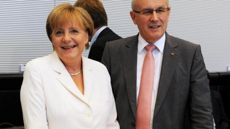 Kanzlerin Merkel und CDU/CSU-Fraktionschef Kauder. Die Union ringt noch um die Bedingungen für eine Zustimmung zum neuen Euro-Rettungsfonds.
