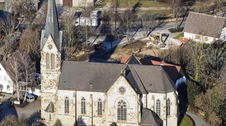 Wo kommt der Verbrauchermarkt hin? Nahe dem Kirchplatz oder auf dem Grundstück der heutigen Hofstelle Warner? Wo kommt der Verbrauchermarkt hin? Nahe dem Kirchplatz oder auf dem Grundstück der heutigen Hofstelle Warner?