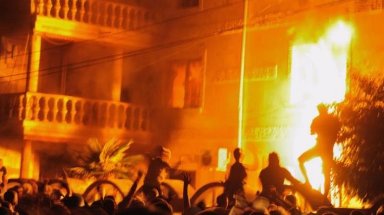 In Bulgarien kam es zu gewaltsamen Ausschreitungen gegen die Roma-Minderheit, wie hier bei einem Brandanschlag im Dorf Katunitsa (Archivbild). In Bulgarien kam es zu gewaltsamen Ausschreitungen gegen die Roma-Minderheit, wie hier bei einem Brandanschlag im Dorf Katunitsa (Archivbild).