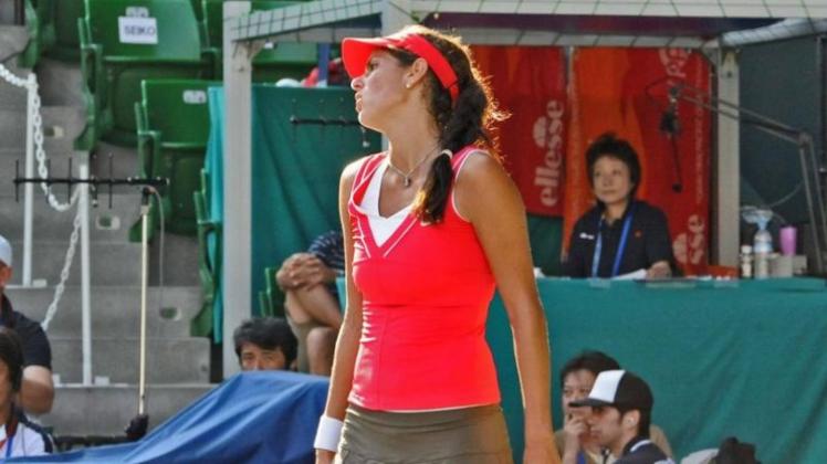 Julia Görges ärgert sich über die knappe Niederlage gegen Scharapowa. Julia Görges ärgert sich über die knappe Niederlage gegen Scharapowa.
