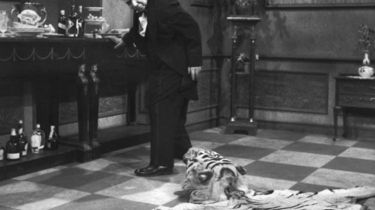 Butler James, gespielt von Freddie Frinton (undatiertes Szenenfoto).