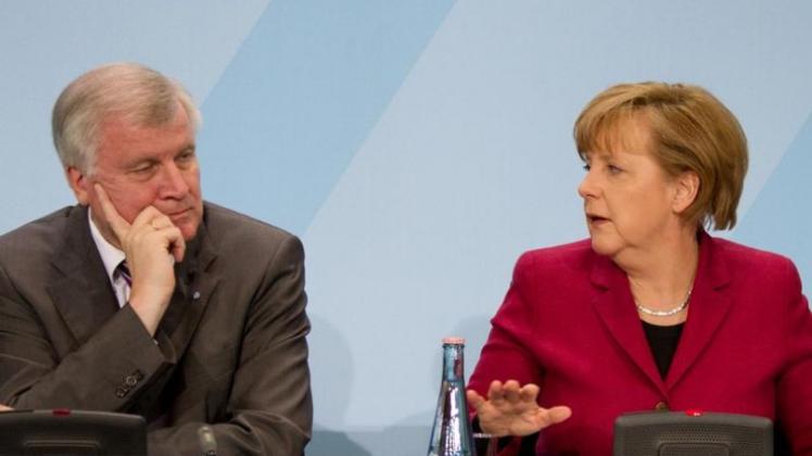 Überrumpelt vom Steuer-Vorschlag? CSU-Chef Seehofer hat aus Verärgerung ein Unions-Spitzentreffen mit Kanzlerin Merkel platzen lassen. Archivfoto: Herbert Knosowski