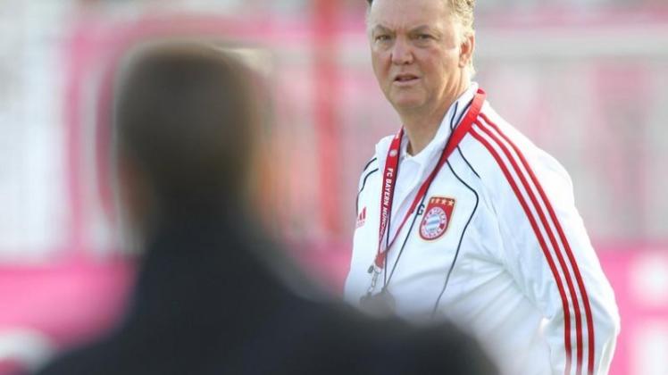 Bayern-Trainer Louis van Gaal leitet in München das Abschlusstraining. Bayern-Trainer Louis van Gaal leitet in München das Abschlusstraining.