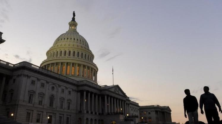 Der US-Senat hat mit breiter Mehrheit den Weg für einen Übergangsetat bis Mitte November freigemacht. Der US-Senat hat mit breiter Mehrheit den Weg für einen Übergangsetat bis Mitte November freigemacht.