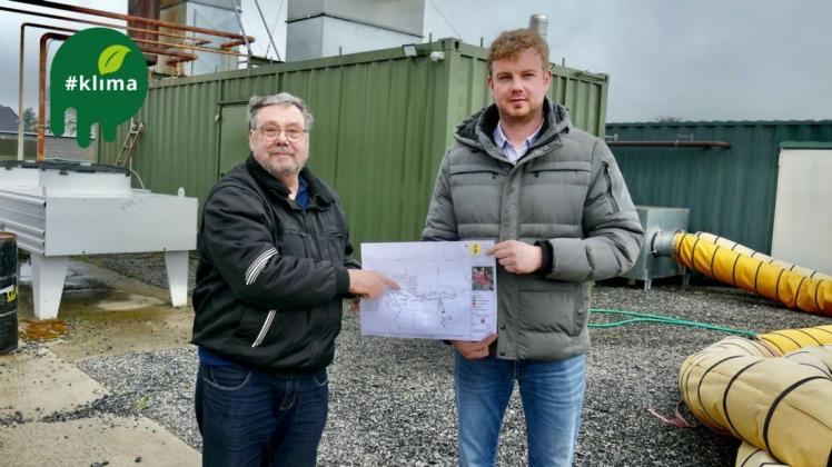 Bürgermeister Michael Bartels (l.) und Biogasanlagenbetreiber Sven Bartels wollen ein Wärmenetz für die Oster-Ohrstedter realisieren.