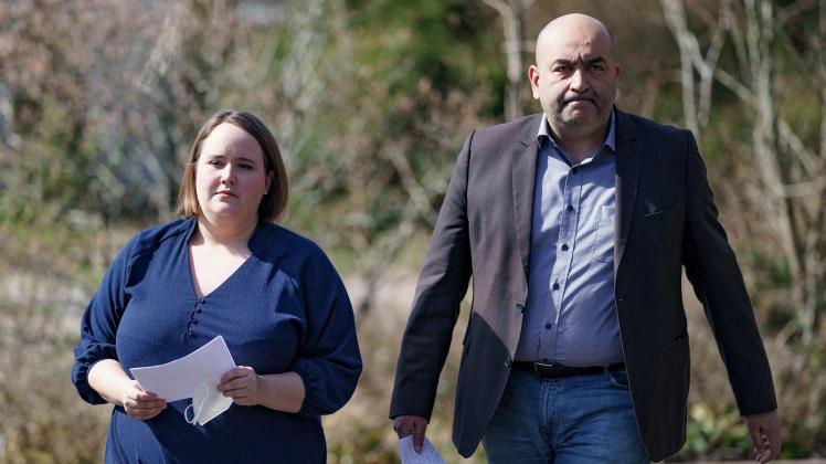 Co-leaders of Germany&apos;s Green party Ricarda Lang (L) and Omid Nouripour arrive to give a press conference prior to a retreat of the party in Husum, northern Germany, on April 11, 2022. (Photo by Axel Heimken / AFP)