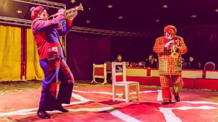 Nach der langen Pandemie-bedingten Pause fiebern die Clowns ihren ersten Auftritten in Husum entgegen.