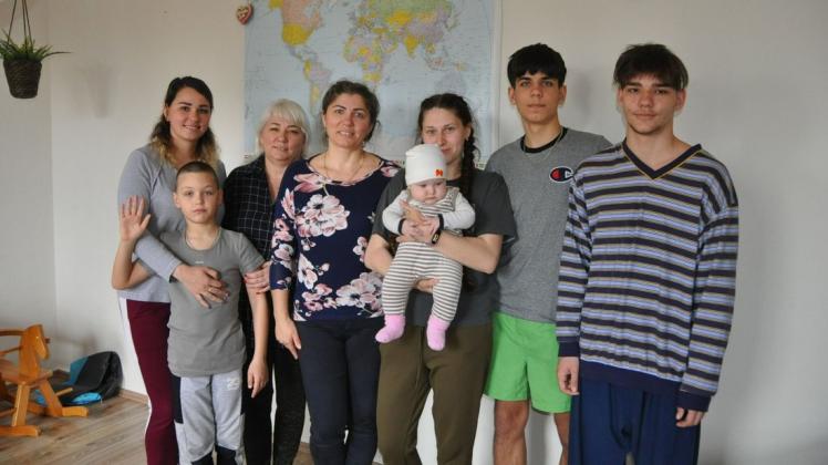 Die Familien Huzenko, Kuropiatnik und Dizhak leben seit drei Wochen zusammen in einem Haus in Güby. Sie alle wollen schnell in die Ukraine zurückkehren, wenn wieder Frieden in ihrem Heimatland herrscht.