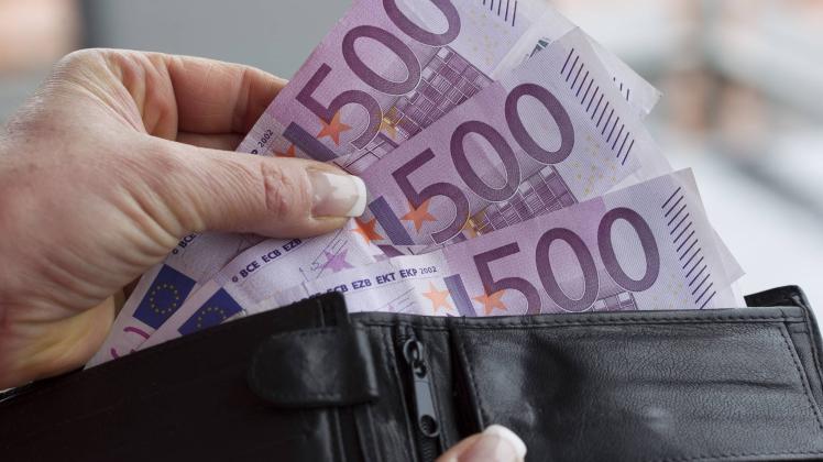 Winden Themenbild Zahlungsverkehr 500 Euro Schein 500 Euro Schein Banknote Geld Fuenfhundert 5