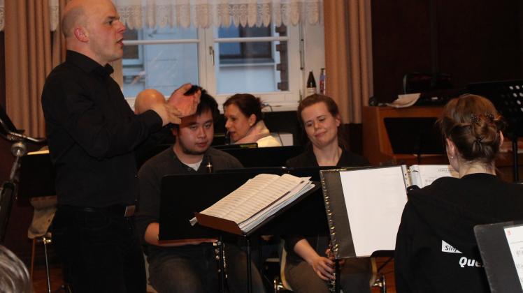 Lothar Reißenweber ist in der Nachwuchsarbeit der Kreismusikschule in Güstrow besonders in der Arbeit mit den Blasmusikern und dem Sinfonischen Blasorchester sehr engagiert.
