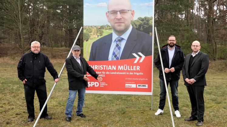 Thomas Domres (v.l),  Harald Pohle, Gordon Hoffmann und Christian Müller beim gemeinsamen Wahlkampfauftritt.
