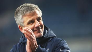 Bei Klassenerhalt verlängert sich der Vertrag von Trainer Jens Härtel um ein Jahr.