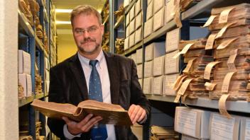 Seit fünf Jahren hütet er das Gedächtnis der Stadt Delmenhorst: Stadtarchivar Christoph Brunken (Archivfoto).