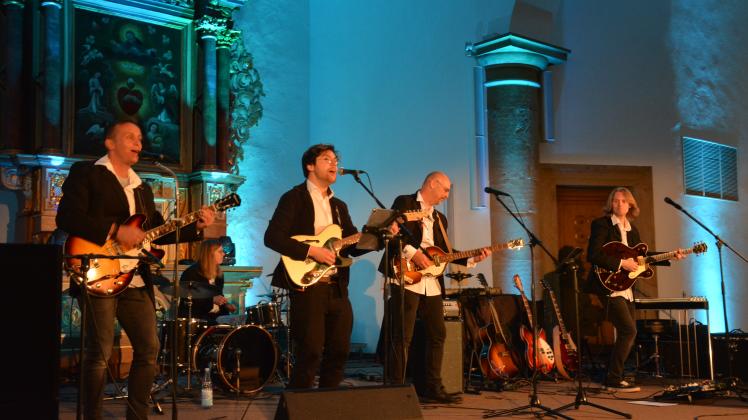 Die Beatles-Tribute-Band John Paul George Ringo begeisterte am Ostersamstag in der Eehemaligen Kirche in Hagen.
