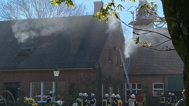 Dachstuhl eines Bauernhauses brennt in Freren