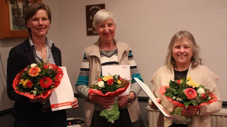 Für treue Mitgliedschaft geehrt wurden (v. l.) Meike Schröder, Katharine Elbing und Dagmar Gehm.
