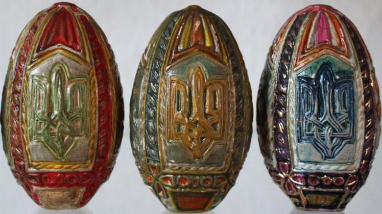 Von besonderem Wert sind die Gipseier: Sie haben das ukrainische Wappen, den Dreizack eingeritzt, als Nationalsymbol wurde der Trysub bereits zu Beginn des 19. Jahrhunderts genutzt.