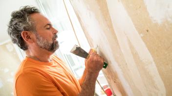 Heimwerker-Tipps: Kleine Schäden beim Umzug kann jeder reparieren