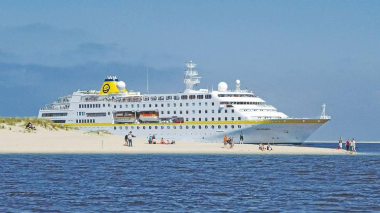 Bald in der Nordsee zu sehen: Die „MS Hamburg“. Hier fährt sie vor der Nordküste von Sylt.