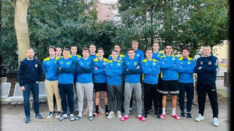 Handball-U19-Nationalteam der Ukraine mit Empor-Chef Tobias Woitendorf
