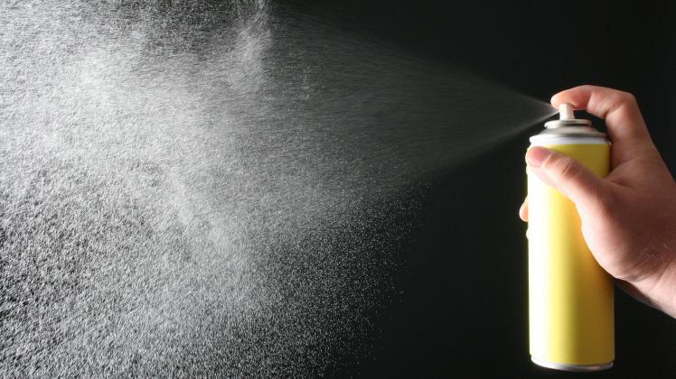 Die vier Graffiti-Sprayer aus Georgsmarienhütte beschmierten in Georgsmarienhütte und Osnabrück zig Orte mit ihren individuellen Kürzeln. (Symbolfoto) bb_005_61024102 (32151/BB_005_61024102), Spraydose, ( INSADCO / Bilderbox) *** bb 005 61024102 32151 BB 005 61024102 , S