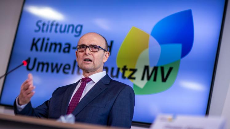 ARCHIV - Erwin Sellering (SPD) spricht. Foto: Jens Büttner/dpa-Zentralbild/dpa/Archivbild ARCHIV - Erwin Sellering (SPD) spricht. Foto: Jens Büttner/dpa-Zentralbild/dpa/Archivbild