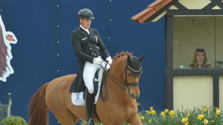 Frederic Wandres überzeugte bei Horses & Dreams im Dressurreiten. Horses & Dreams Meets Canada 2022 Dressur Frederic Wandres