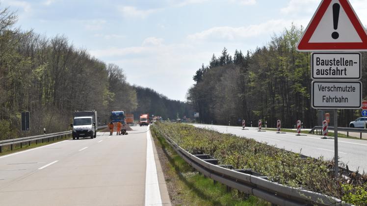 Auf der Autobahn 14  werden derzeit zwischen dem Kreuz Schwerin und der Abfahrt Schwerin Ost schadhafte Stellen im Beton ausgebessert.
