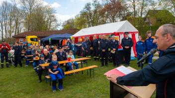 Zarrentins Wehrführer Jens Arndt konnte am vergangenen Sonnabend einige hundert Gäste begrüßen, die mit ihm das 30-jährige Jubiläum seiner Jugendwehr feiern wollten. 
