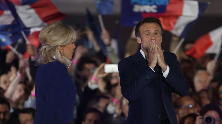 Sieg mit ziemlich blauem Auge: Emmanuel Macron ist in Frankreich als Präsident wiedergewählt worden und muss nun auf seine Gegner zugehen.