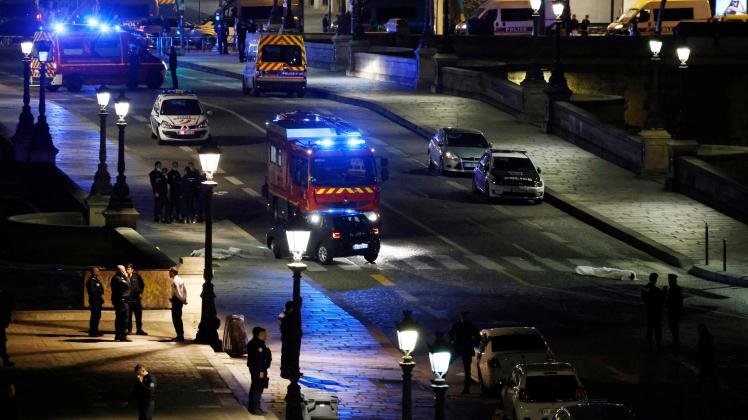 Pariser Polizei erschießt zwei Autoinsassen