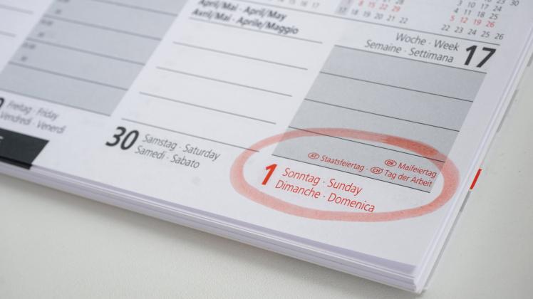 Der erste Mai fällt auf einen Sonntag? Das ist zu verschmerzen. KINA - Den freien Tag nachholen