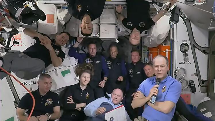 HANDOUT - Gruppenfoto auf der Internationalen Raumstation ISS. Einzelne Weltraumtouristen gab es auf der ISS schon mehrfach, bei der sogenannten Ax-1-Mission handelte es sich aber um die erste komplett private Crew. Foto: Nasa/dpa - ACHTUNG: Nur zur redaktionellen Verwendung und nur mit vollständiger Nennung des vorstehenden Credits HANDOUT - Gruppenfoto auf der Internationalen Raumstation ISS. Einzelne Weltraumtouristen gab es auf der ISS schon mehrfach, bei der sogenannten Ax-1-Mission handelte es sich aber um die erste komplett private Crew. Foto: Nasa/dpa - ACHTUNG: Nur zur redaktionellen Verwendung und nur mit vollständiger Nennung des vorstehenden Credits