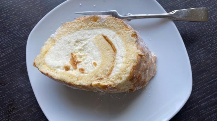 Diese Zitronenrolle ist gut gelungen – stammt allerdings auch von einem professionellen Bäcker. Als die Frau aus der Kanalregion sich an dem Rezept versuchte, ging alles schief.