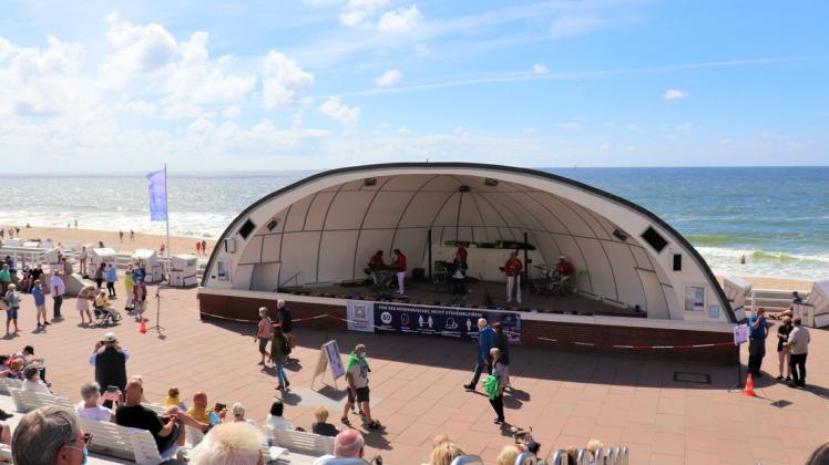 Am 1. Mai eröffnen der Sylter Shanty-Chor und die "Holiday Party Band" die neue Saison von "Musik am Meer".