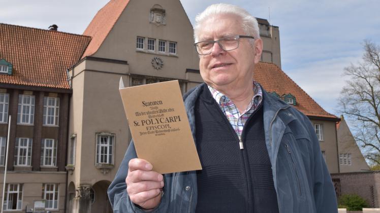 Der letzte Hammerschwingende Gildemeister? Günther Seltenhorn befürchtet das Aus für die  älteste Bürgervereinigung Delmenhorsts.