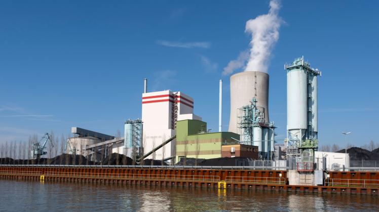 Trianel Kohlekraftwerk am Datteln-Hamm-Kanal, Lünen, Ruhrgebiet, Nordrhein-Westfalen, Deutschland, Europa *** Trianel co
