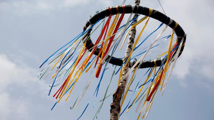 Die Zeit für Maibäume naht. (Symbolfoto) maibaum,mai,maibäume *** maypole,may,maypoles,mays fsc-fqn