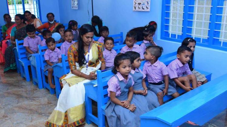 Fernsehen und etliche Zeitungen berichteten: In die vom Hagener Verein „Positive Power for Children“ gebaute Schule sind Kinder und Lehrerin inzwischen eingezogen. Indien Kasselmann