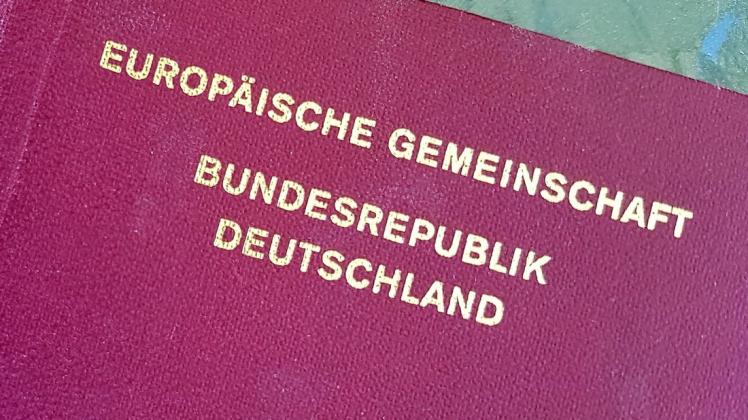 Begehrt: Der Deutsche Pass bei hier lebenden Ausländern. Den erhalten sie nach der Einbürgerung.